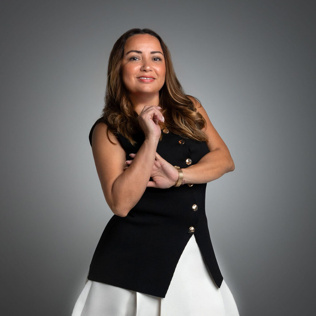 Dafnee Fuentes | Consultora Inmobiliaria | Soy una experta en proyectos inmobiliarios con años de experiencia ayudando a desarrolladores a transformar sus proyectos en éxitos en Cancún y la Península de Yucatán.